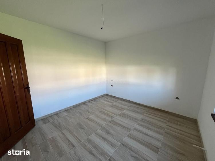 Casă cu 7 camere decomandat cu Teren 600 Mp în Central