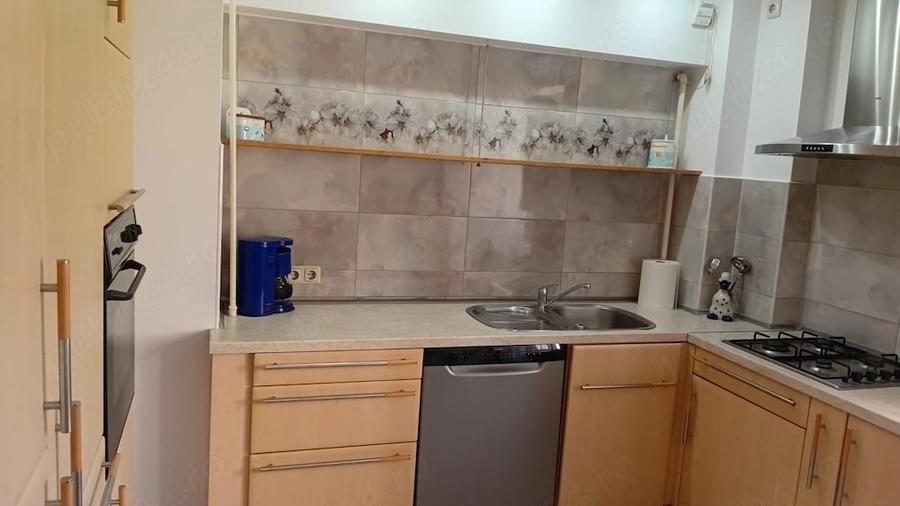 Apartament cu 4 camere decomandat în Central