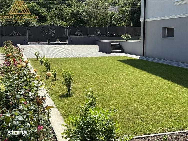 Casă cu 6 camere cu Teren 850 Mp în Central