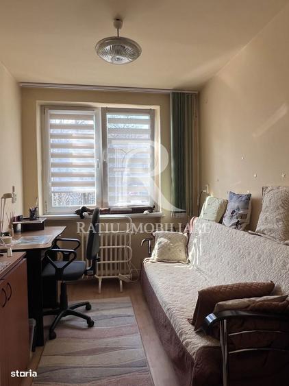 Apartament cu 3 camere semidecomandat în Orașul Nou
