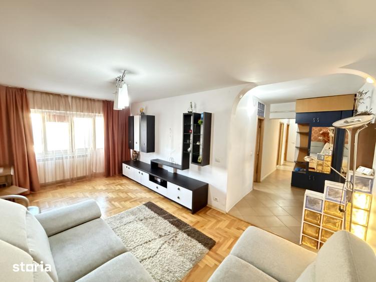 Apartament cu 3 camere decomandat în Nicolina
