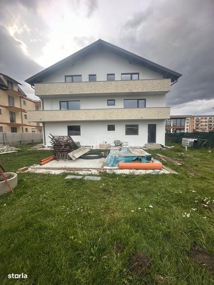 Apartament cu 3 camere în Tractorul