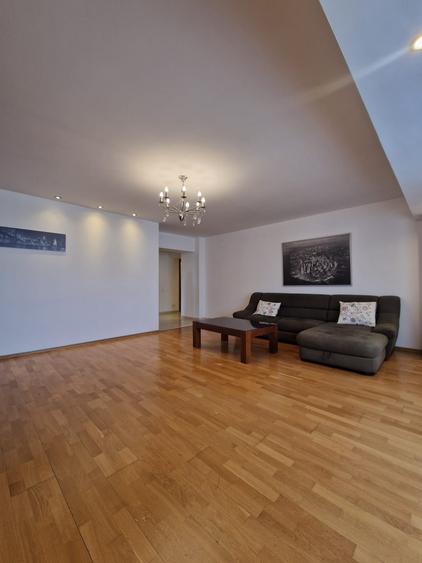 Apartament cu 3 camere decomandat, mobilat în P-ța Alba Iulia