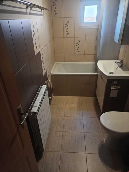 Apartament cu 4 camere decomandat în 6 Vânători