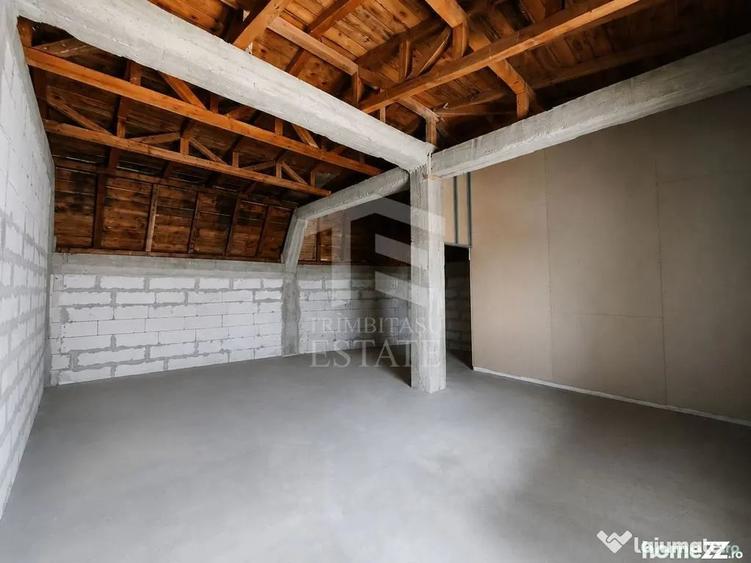 Casă cu 7 camere cu Teren 480 Mp în Lumina
