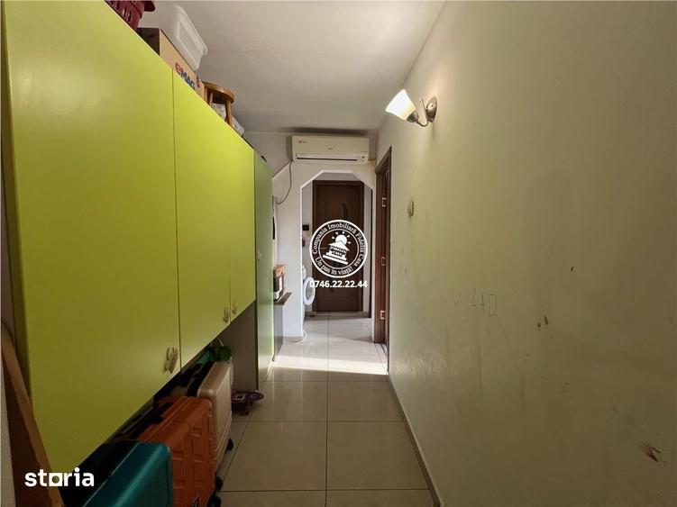 Apartament cu 3 camere decomandat în Nicolina