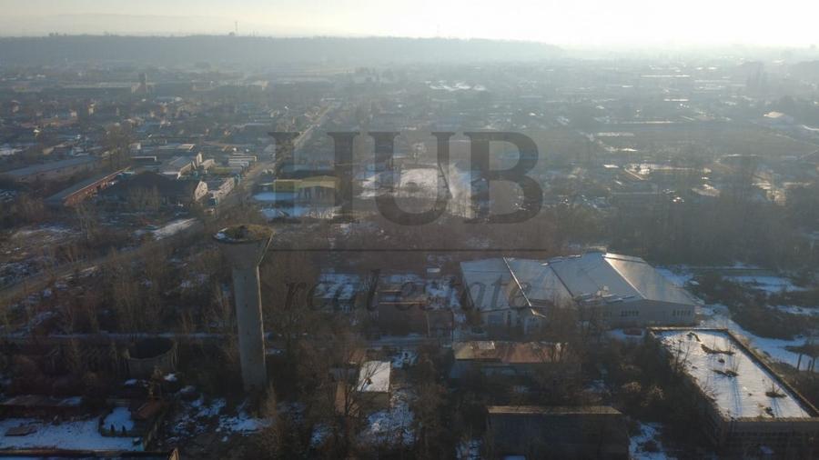 Casă individuală cu 8 camere cu Teren 970 Mp în Onești