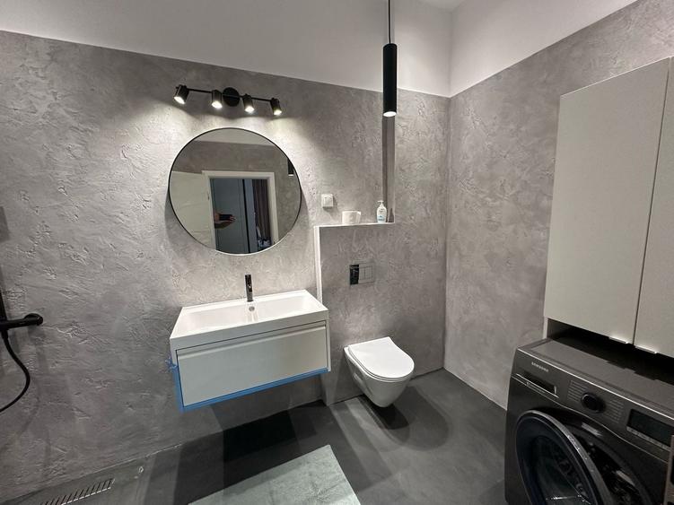 Apartament cu 3 camere semidecomandat, mobilat în Est