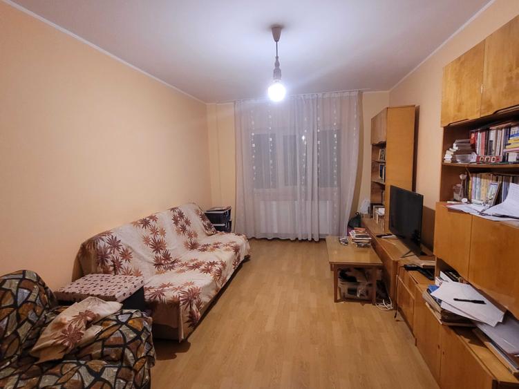 Apartament cu 2 camere decomandat în Micro 20
