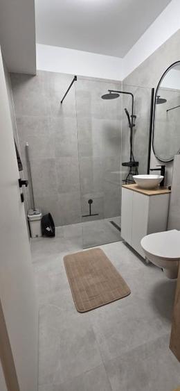 Apartament cu 2 camere semidecomandat, mobilat în Tunari