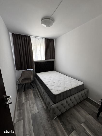 Apartament cu 3 camere semidecomandat în Boldești