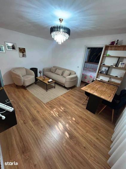 De vanzare apartament cu 3 camere, lux, etajul 2 - 2