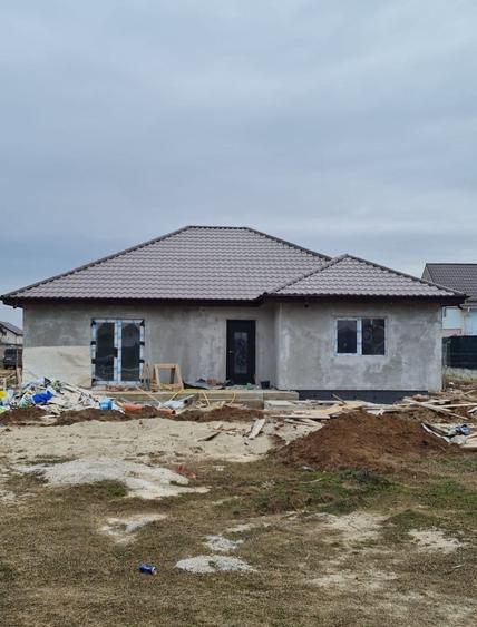 Casă cu 4 camere în Adunații-Copăceni