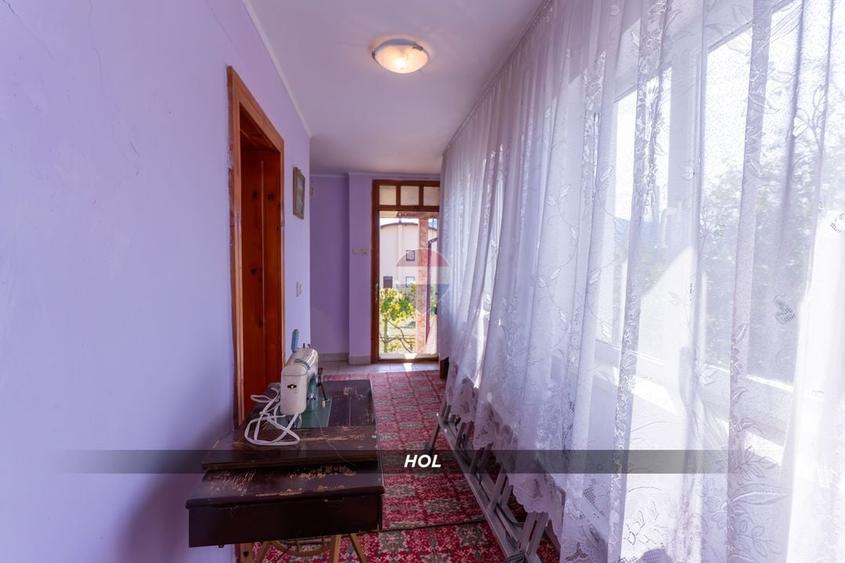 Casă individuală cu 5 camere cu Teren 6532 Mp în Cernești