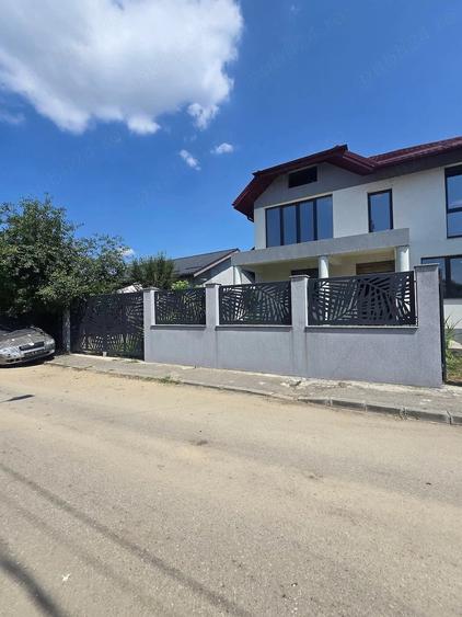 Casă cu 6 camere cu Teren 383 Mp în Dobroești