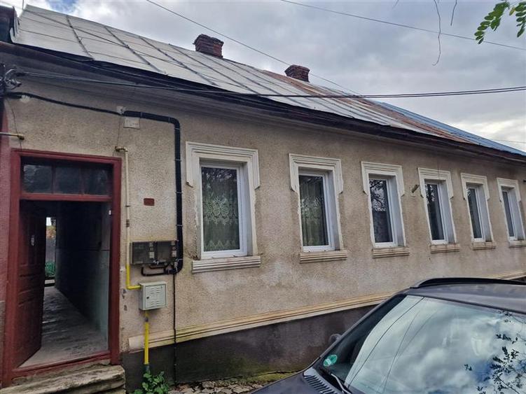 Casă individuală cu 10 camere cu Canalizare în Muncitoresc
