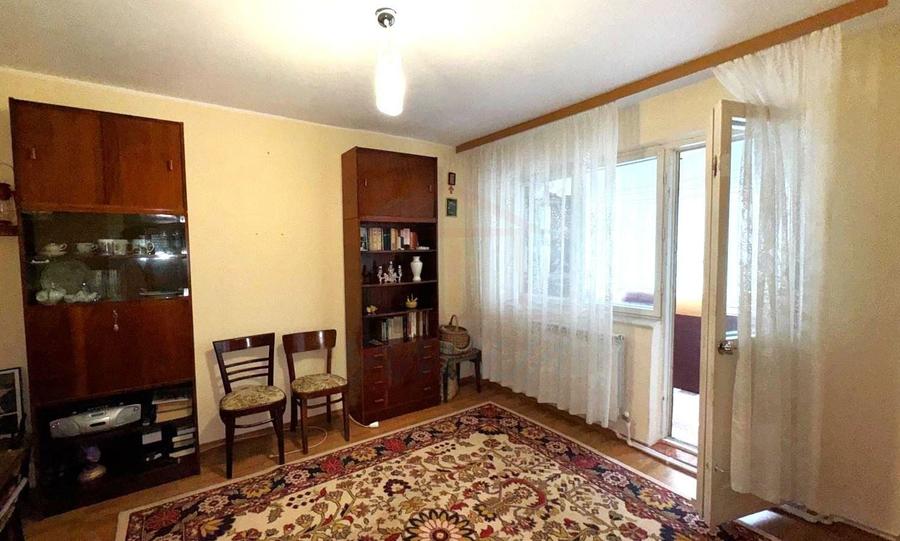 Apartament cu 3 camere decomandat, mobilat în Central