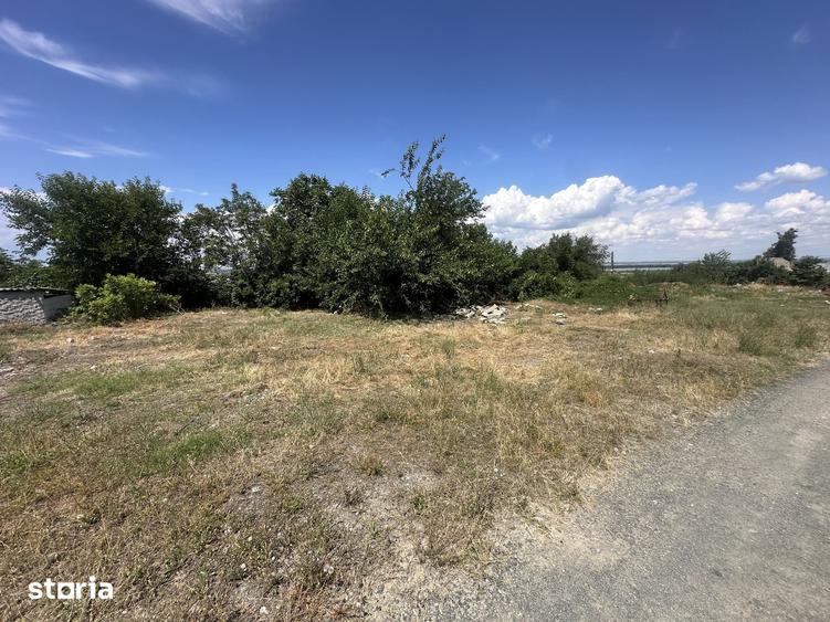 Teren de 2000 mp, în Central