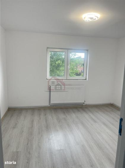 Casă cu 4 camere cu Canalizare în Dobroești