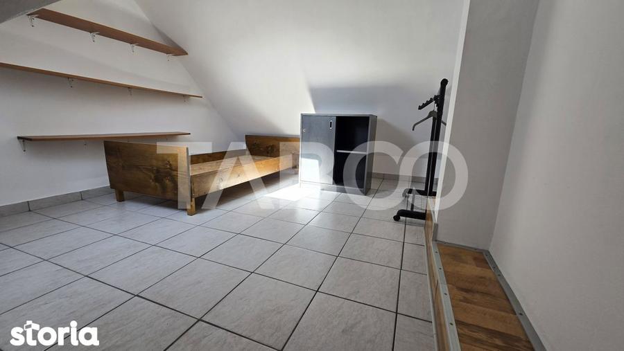 Apartament cu 3 camere decomandat, mobilat în Ștrand