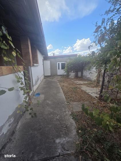 Casă cu 4 camere cu Teren 250 Mp în Șimnicu de Sus