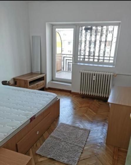 Apartament cu 4 camere decomandat în Unirii