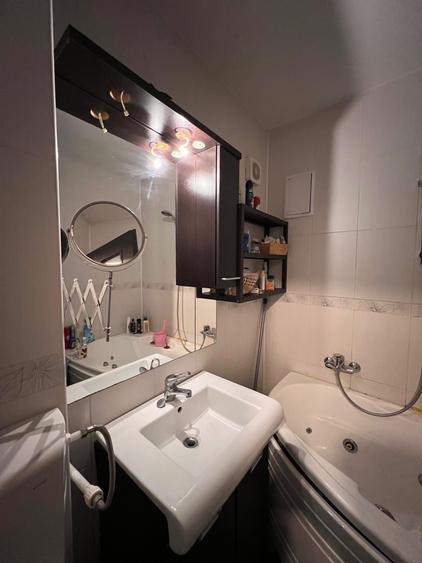 Apartament cu 3 camere semidecomandat în Farfuria