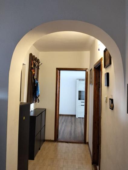 Apartament cu 3 camere decomandat în Micro 11