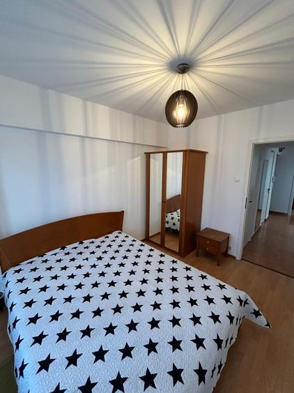 Apartament cu 3 camere decomandat în Moșilor