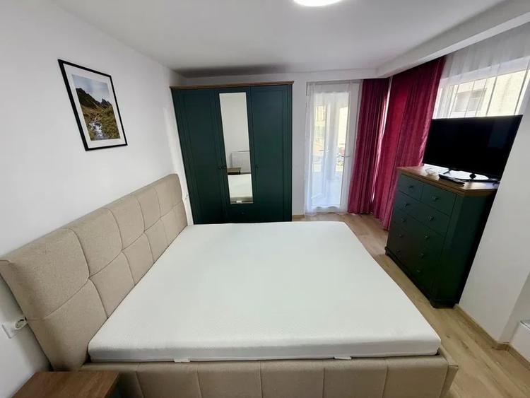 Apartament cu 3 camere semidecomandat, mobilat în Iris