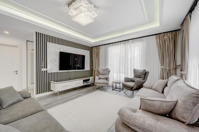 Casă cu 4 camere cu Teren 200 Mp în 1 Decembrie