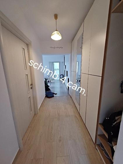 Apartament cu 3 camere semidecomandat în Tei