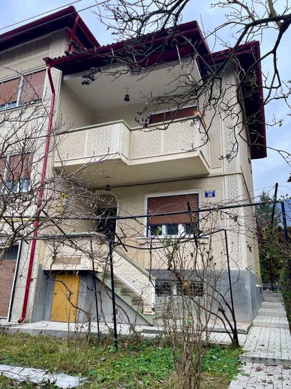 Casă cu 4 camere cu Teren 250 Mp în Traian