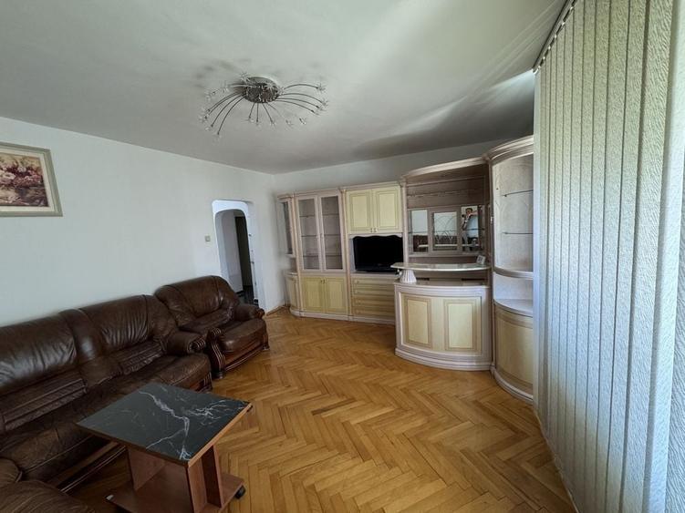 Apartament cu 3 camere decomandat, mobilat în Brâncoveanu