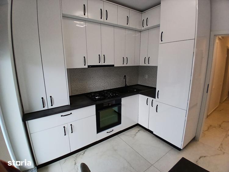 Apartament cu 3 camere decomandat în Berceni