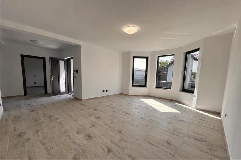 Casă cu 3 camere în Letea Veche