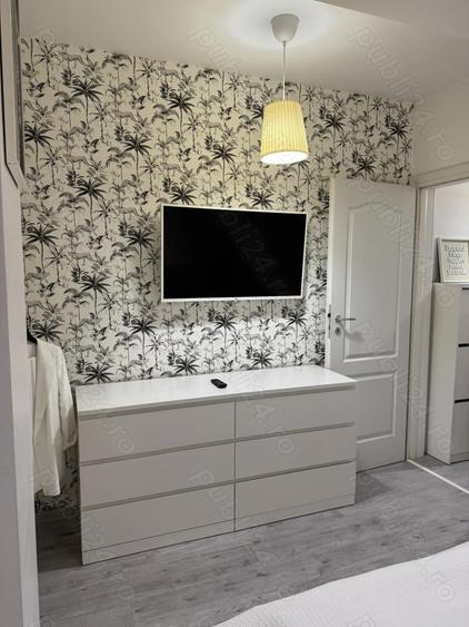 Apartament cu 3 camere decomandat în Roșu