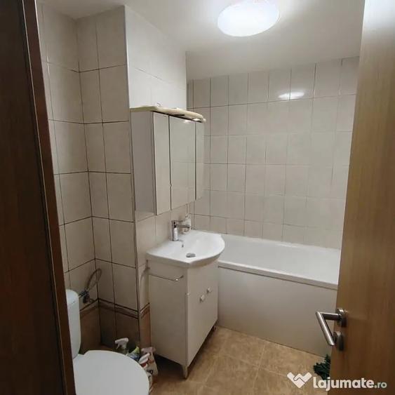 Apartament cu 2 camere semidecomandat în Soarelui