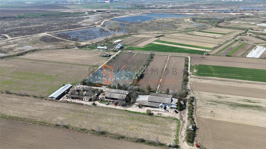 Spațiu industrial, de 2,096 mp, în Scurtești