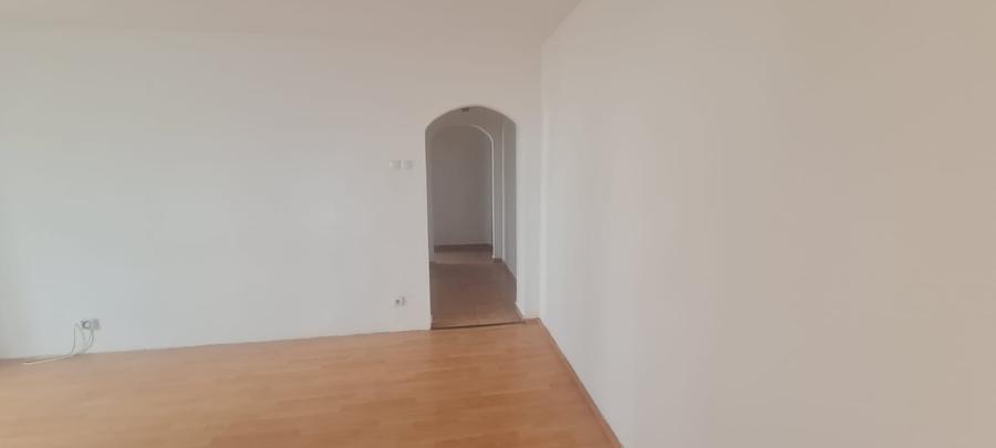 Apartament cu 3 camere în Aurel Vlaicu