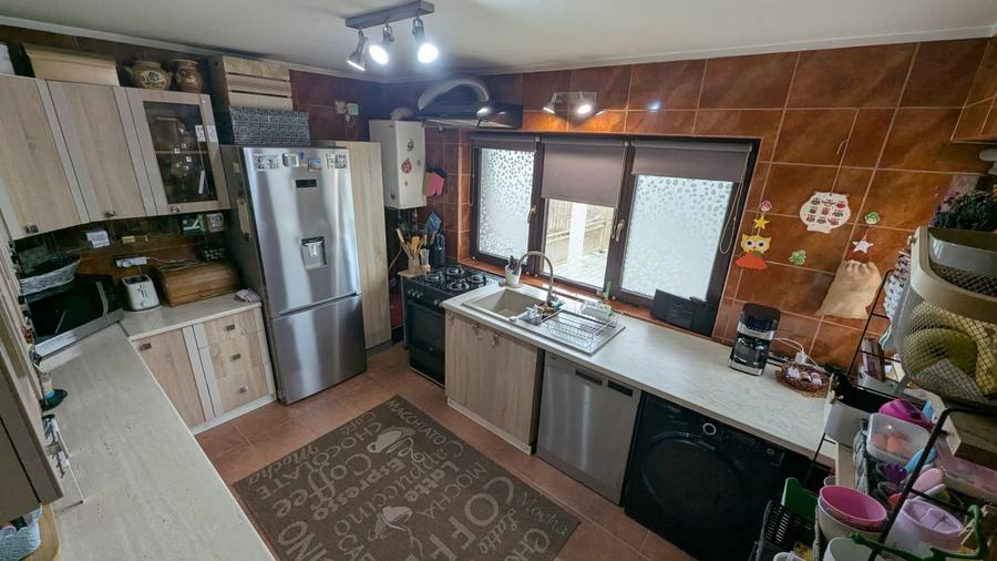 Duplex cu 5 camere cu Canalizare în Florești