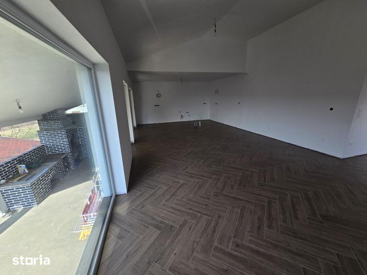 Casă cu 5 camere cu Teren 1100 Mp în Central