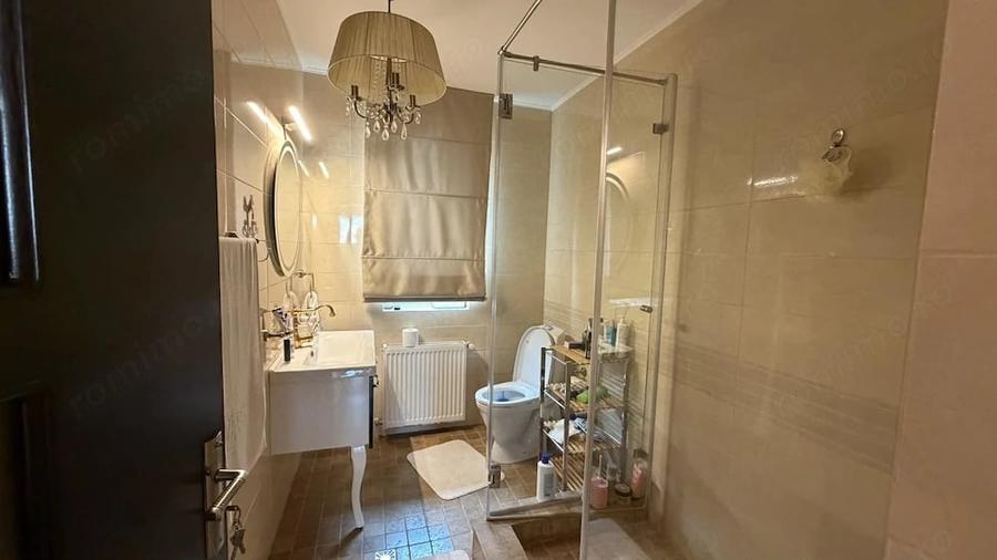 Casă cu 5 camere cu Teren 172 Mp în Roșu