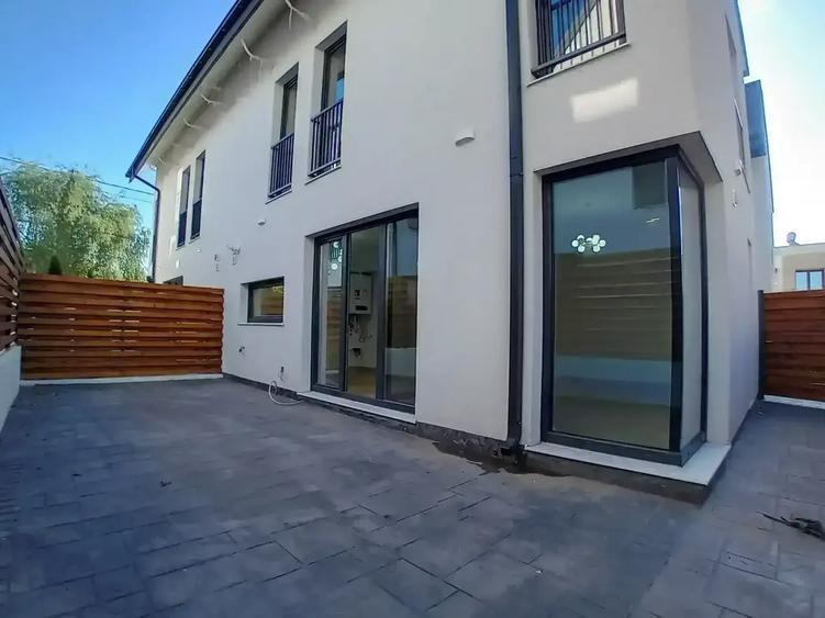 Duplex cu 5 camere cu Canalizare în Străulești