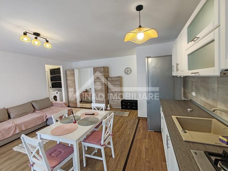 Apartament cu 2 camere semidecomandat, mobilat în Florești