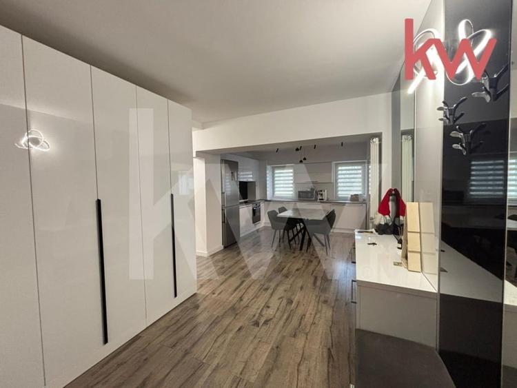 Apartament cu 3 camere decomandat, mobilat în Craiovița Nouă