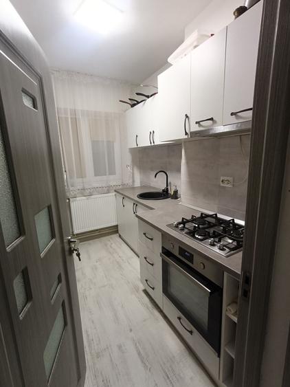 Apartament cu 2 camere nedecomandat în Tractorul