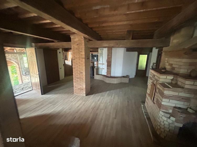 Casă cu 4 camere în Negulești