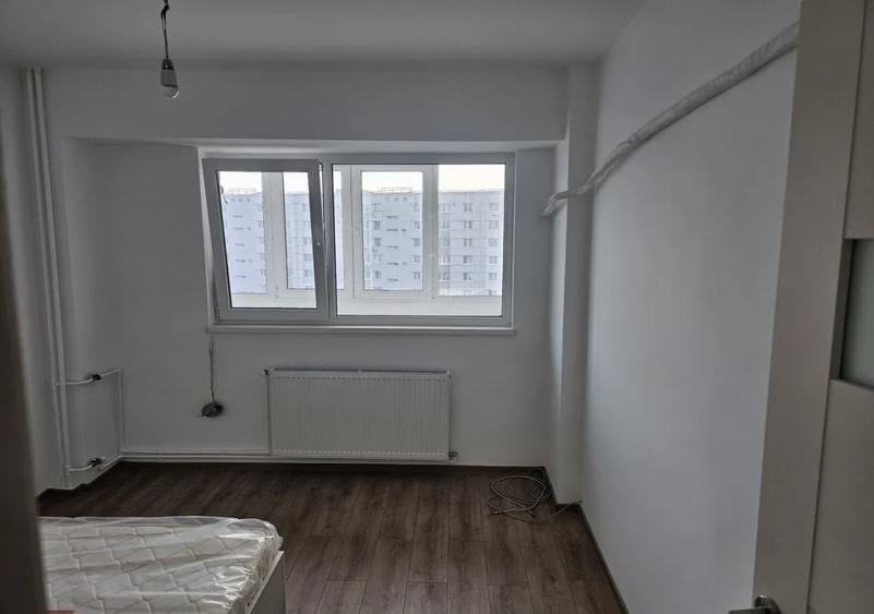 Apartament cu 3 camere semidecomandat, mobilat în Drumul Taberei