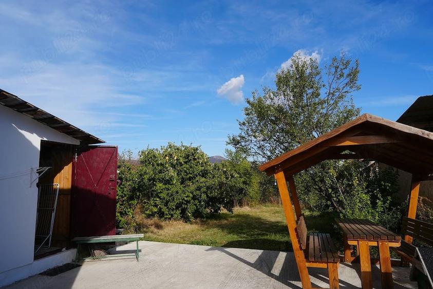 Casă cu Teren 1200 Mp în Runcu